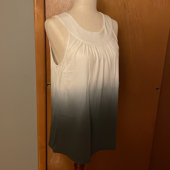 Express sleeveless blouse (tunic) size S, white and gray. Loose fitting - Picture 4 of 17